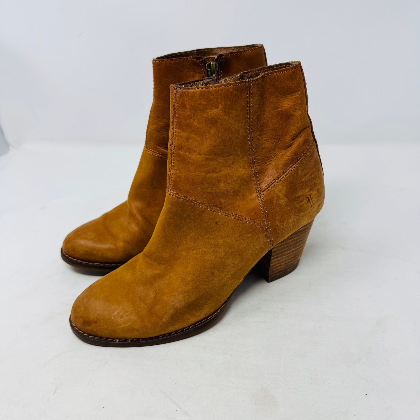 Frye Cara Short Ankle Boots Tan Leather Stacked Heel Western Style Size 7M