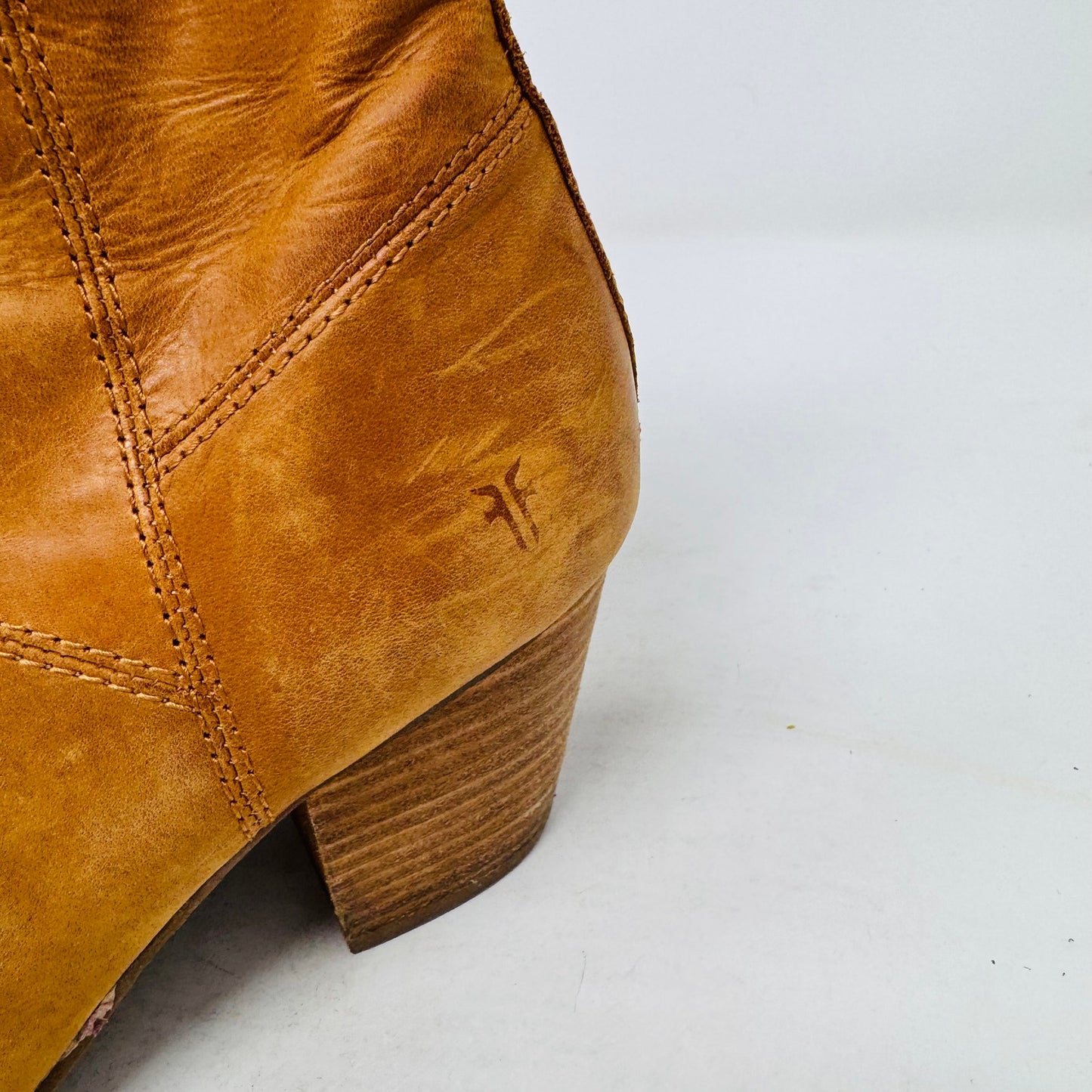 Frye Cara Short Ankle Boots Tan Leather Stacked Heel Western Style Size 7M