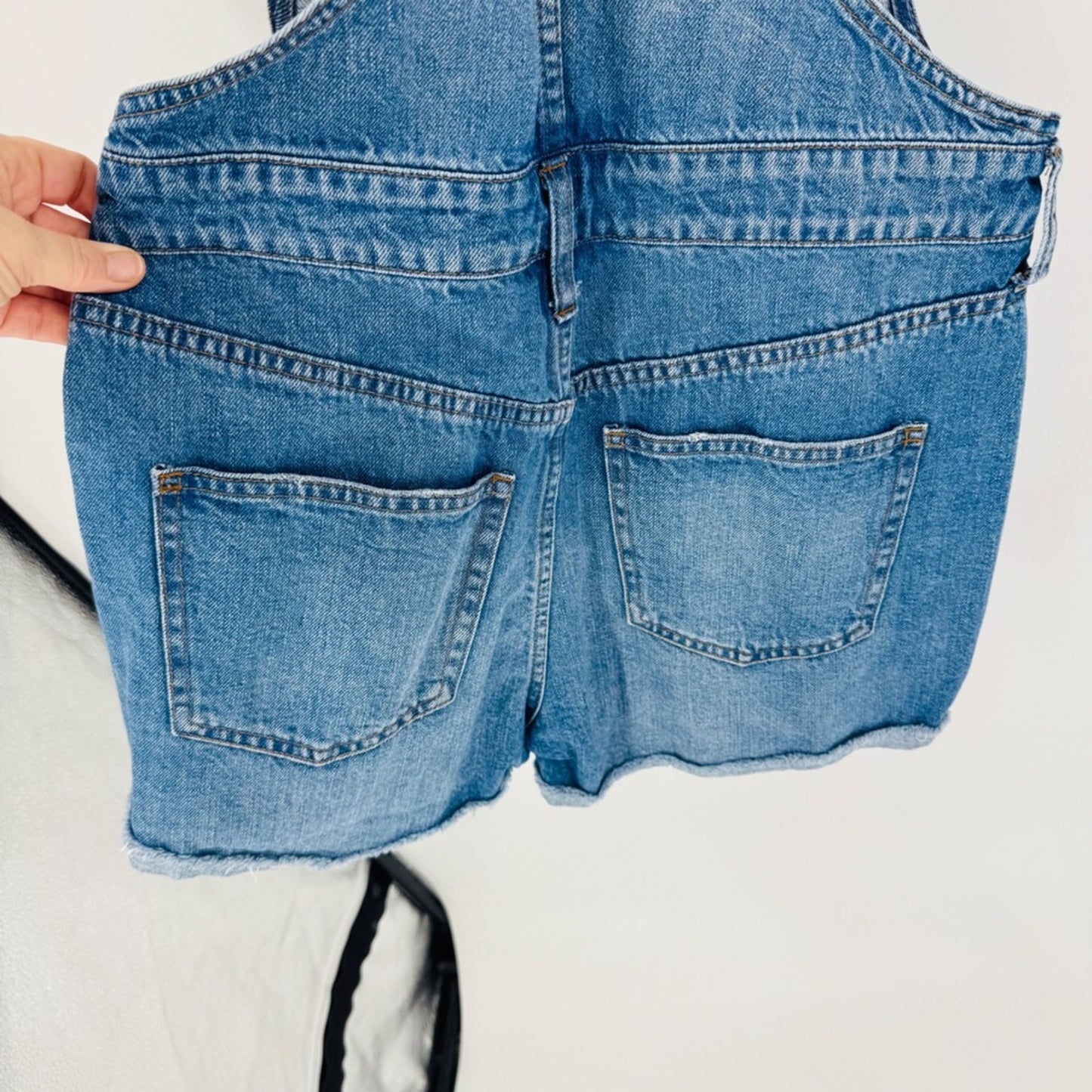 Madewell Medium Wash Denim Short Overalls Size S Raw Hem Coastal Summer Festival