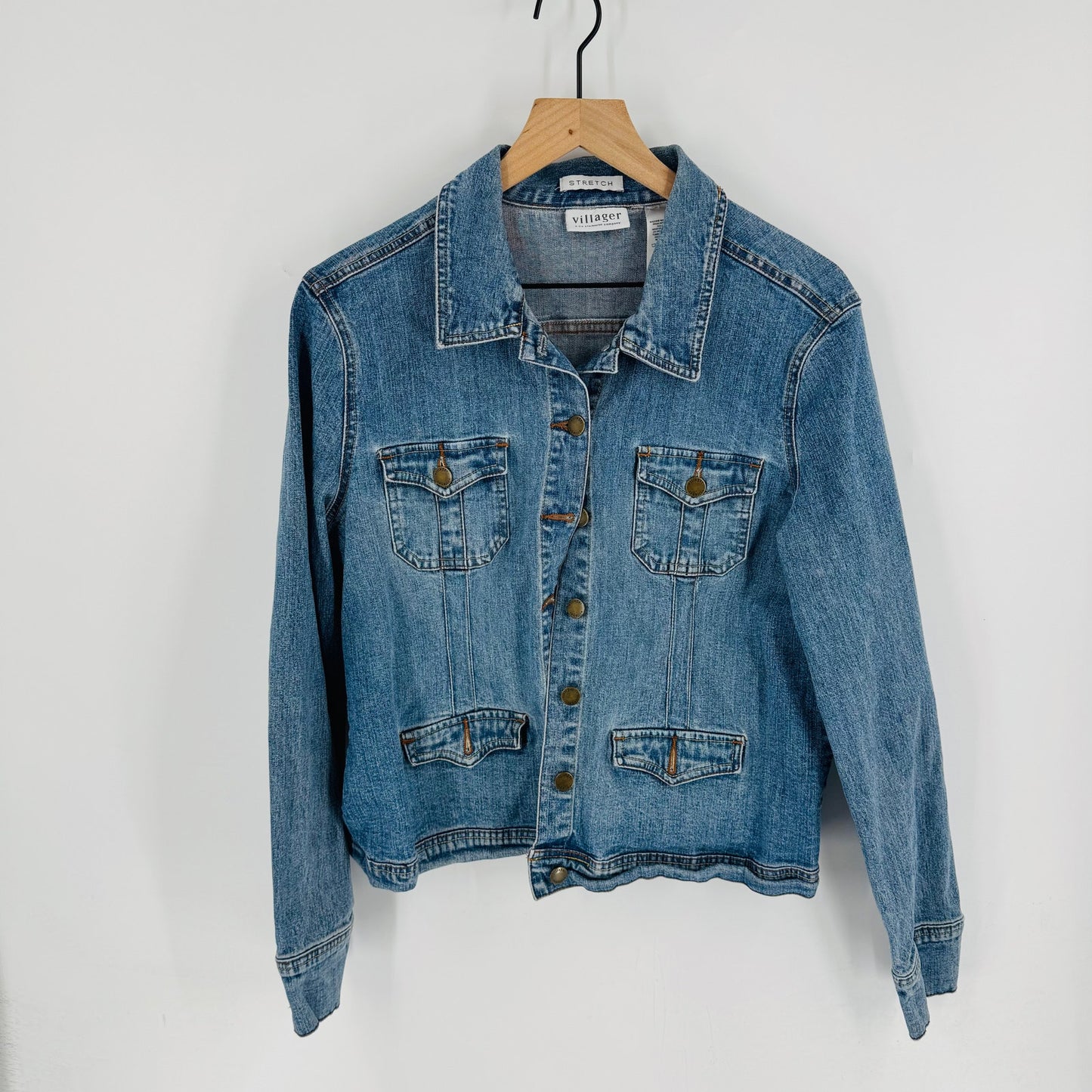 Liz Claiborne Villager Denim Jean Jacket Button Front Women’s Large (21” Pit to Pit)