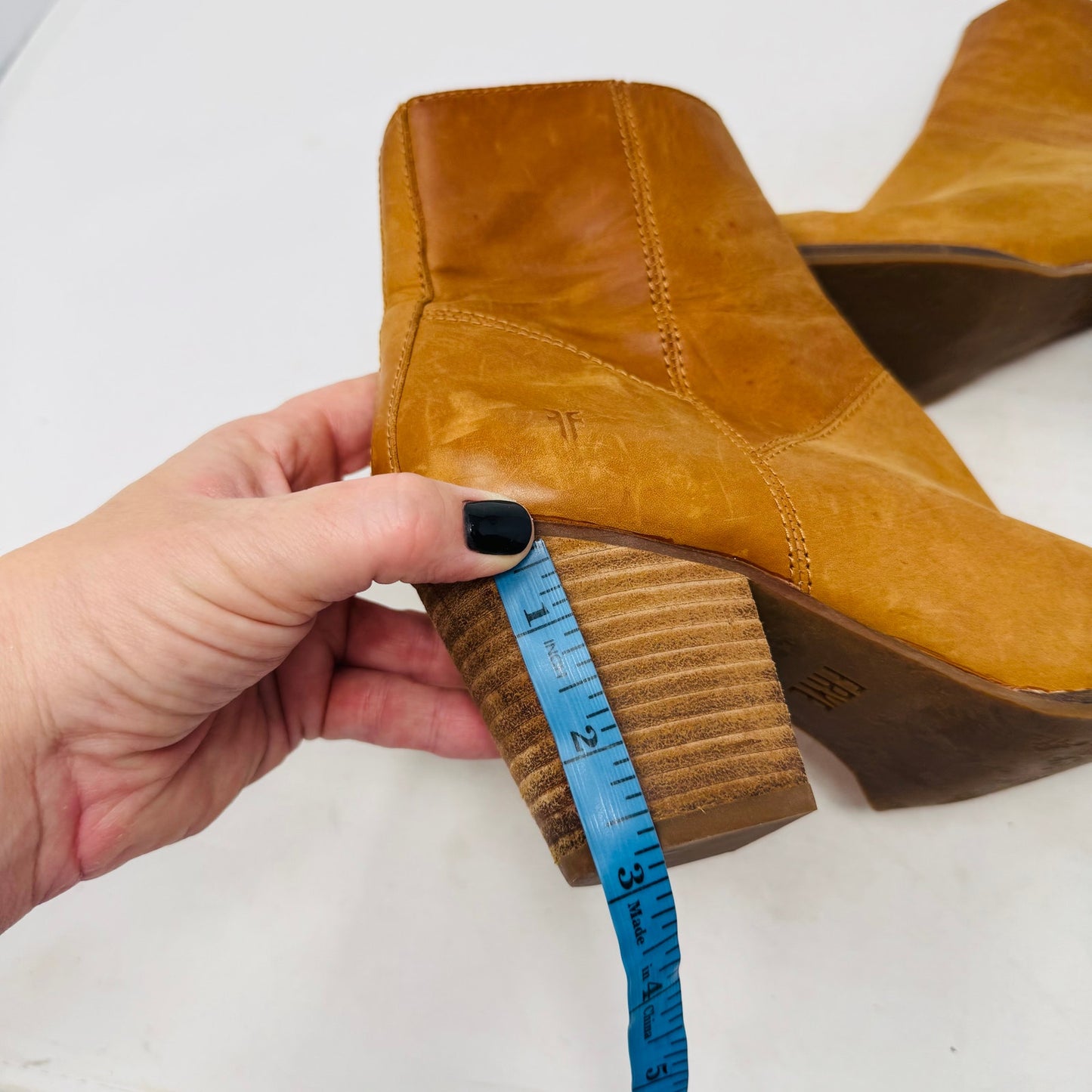 Frye Cara Short Ankle Boots Tan Leather Stacked Heel Western Style Size 7M