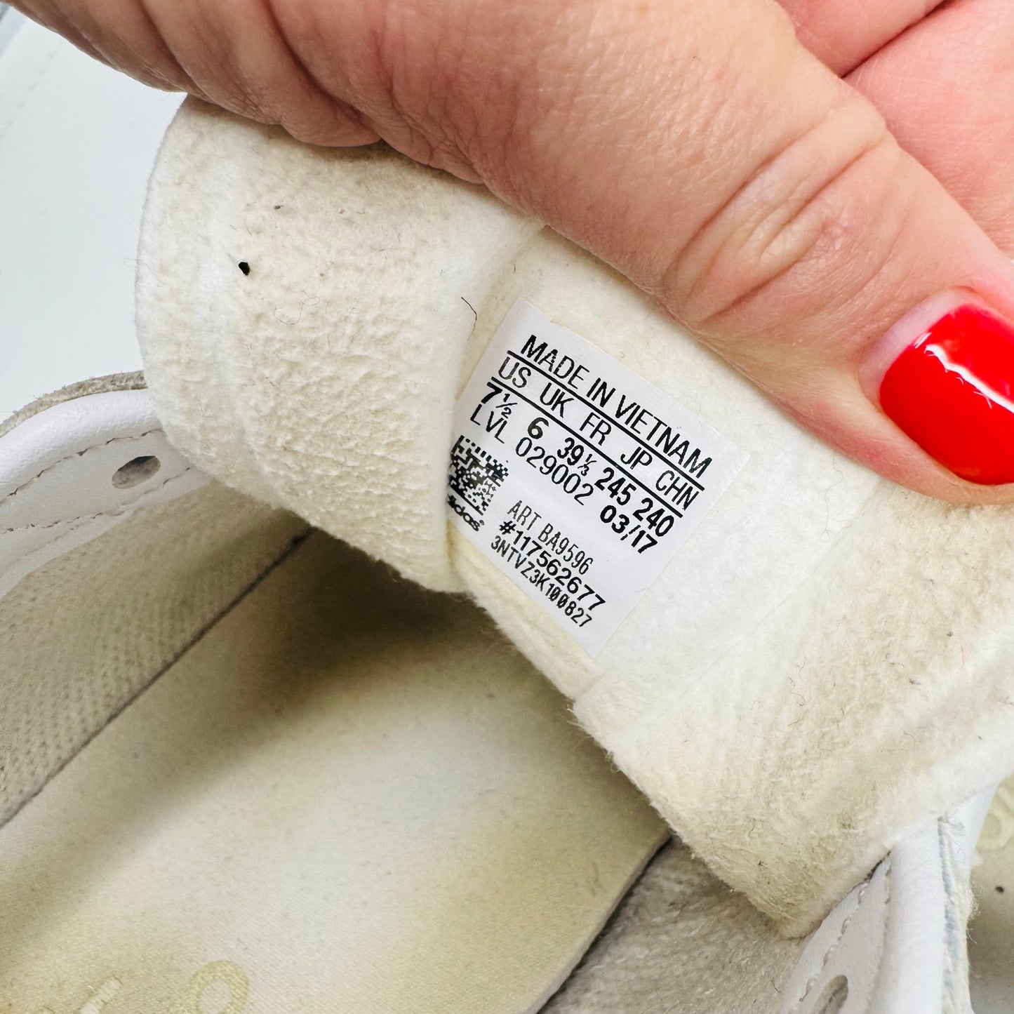 Adidas Gazelle Suede Sneakers Women’s Size 7.5 Beige White Classic Retro Shoes