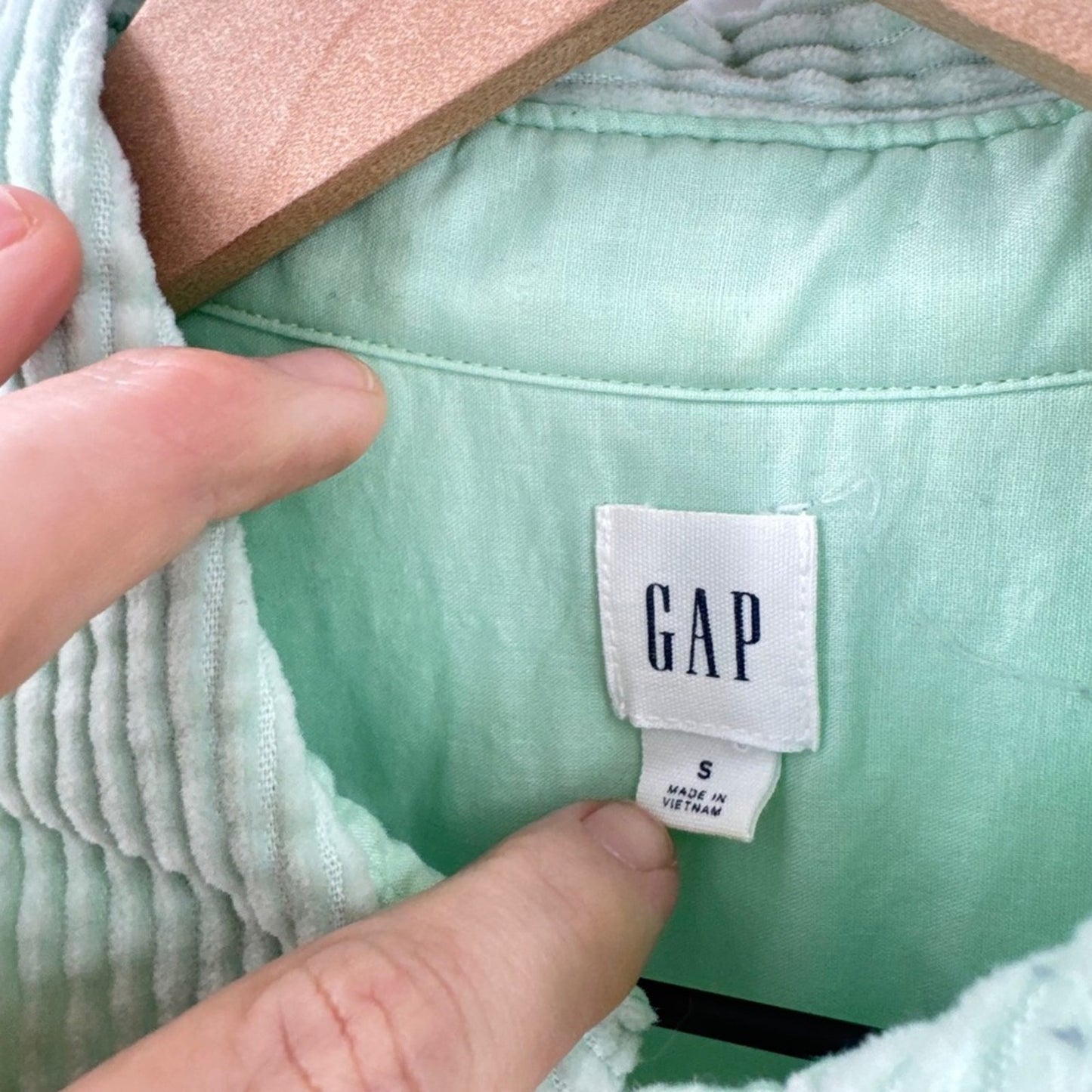 GAP Wide Wale Mint Green Corduroy Striped Button Down Shirt Size S Coastal