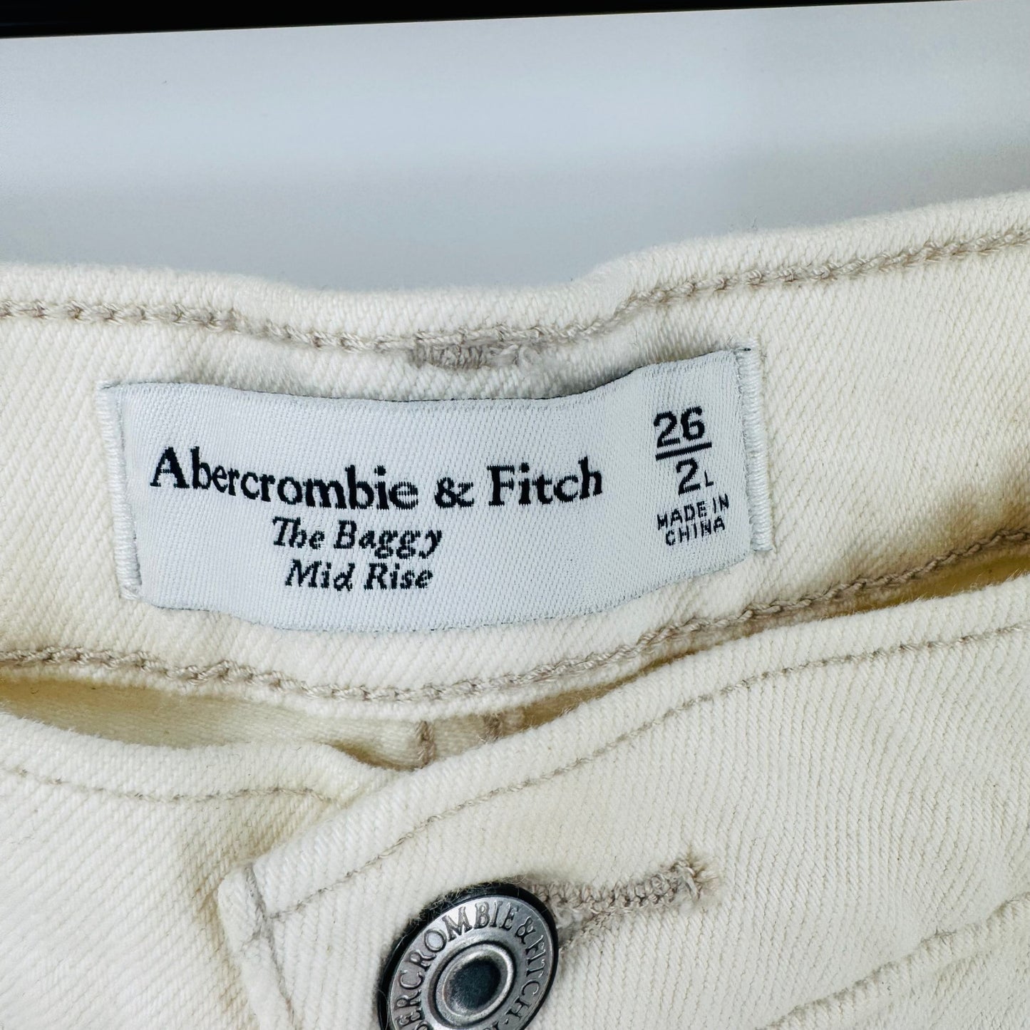 Abercrombie & Fitch Baggy High Rise Jeans Cream White Size 2 Clean Neutral
