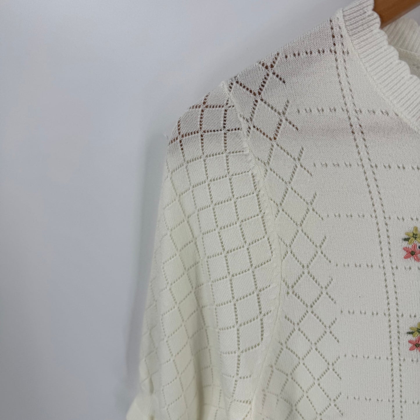Current Air NWT Pointelle Knit Short Sleeve Sweater Floral Embroidery Small
