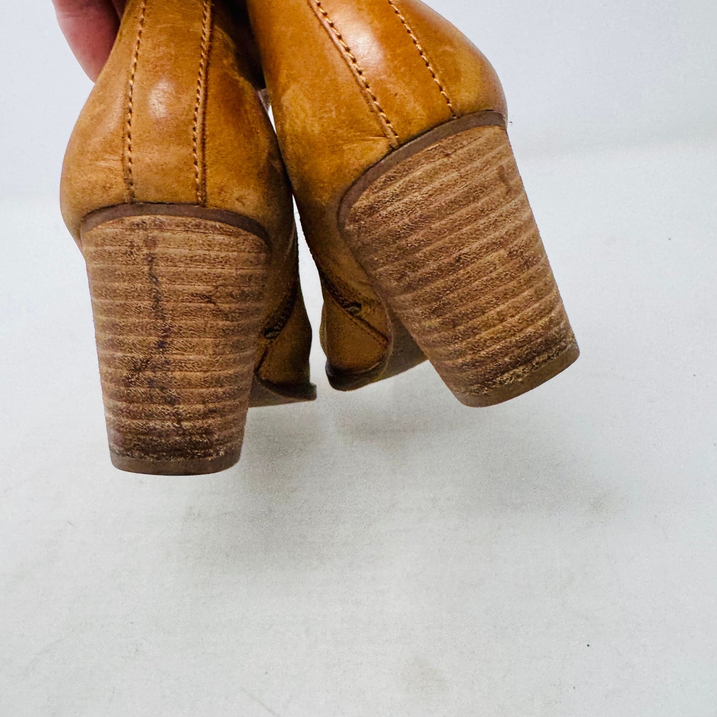 Frye Cara Short Ankle Boots Tan Leather Stacked Heel Western Style Size 7M