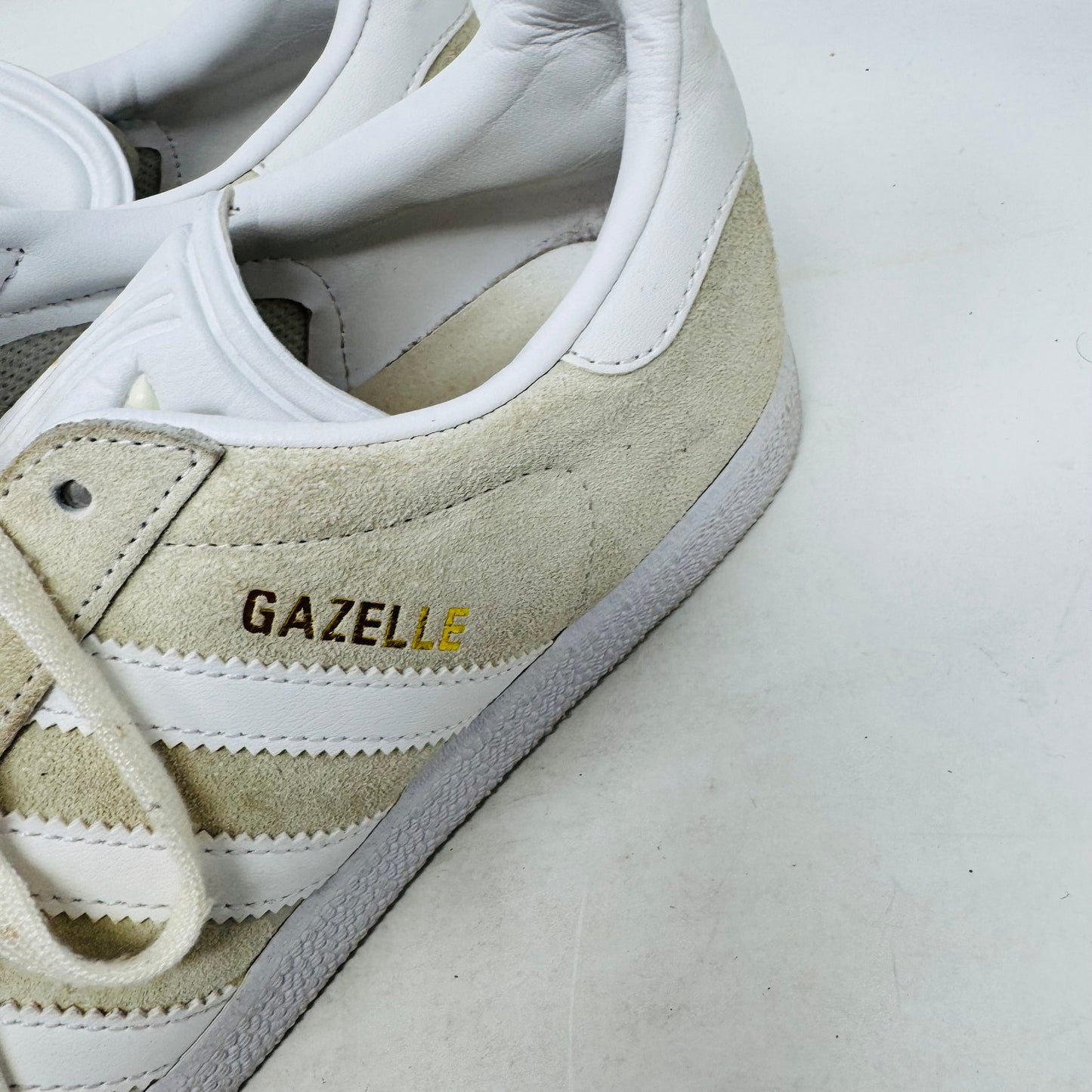 Adidas Gazelle Suede Sneakers Women’s Size 7.5 Beige White Classic Retro Shoes