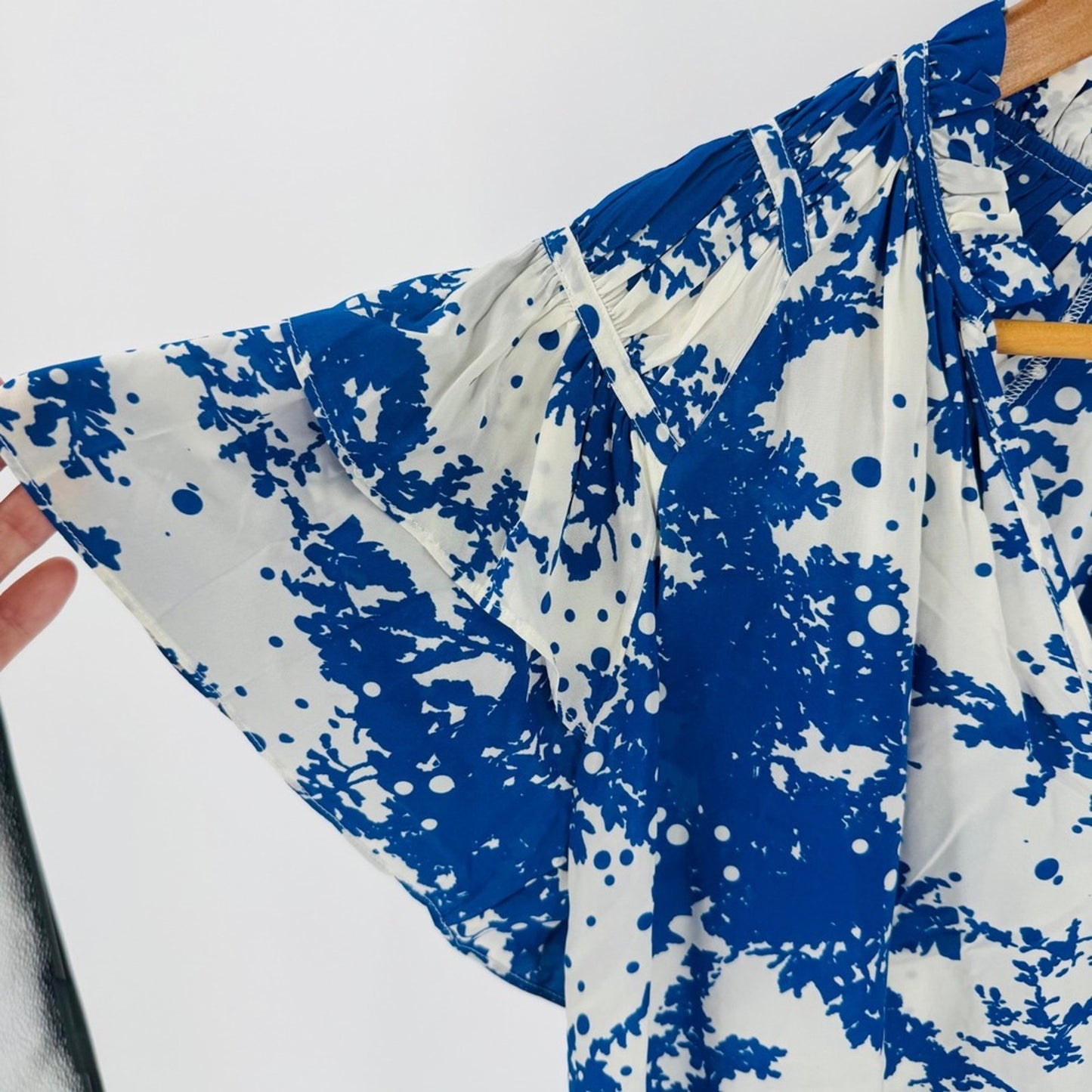 Caballero Flutter Sleeve Top Blue White Medium Abstract Ruffle Coastal Boho